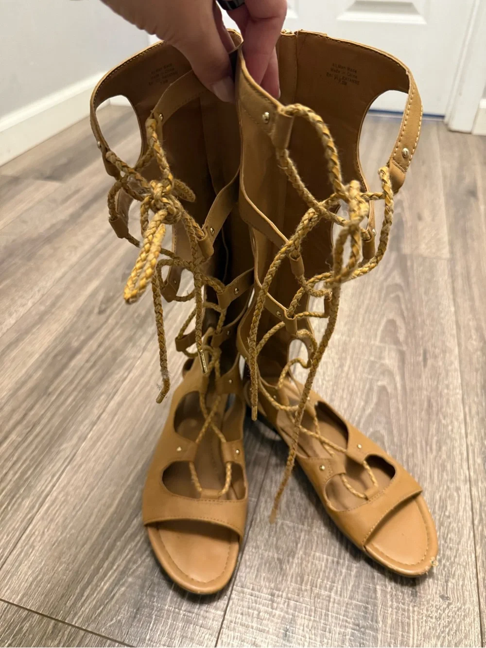 Bar III Rayanne Gladiator Sandals Women’s 7.5 Tan Lace Up Knee High Flats